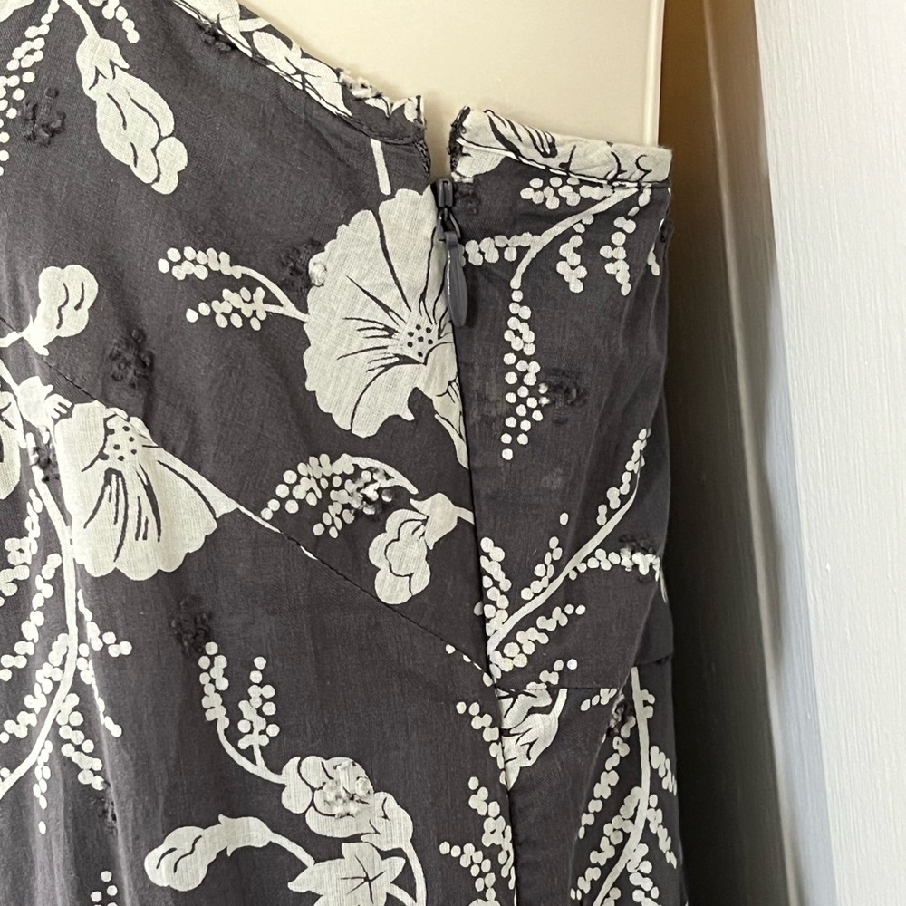 GAP Gray White Floral Pleated Ruffle Trim Shift Dress Spaghetti Strap Hawaiian 4 - Picture 4 of 13